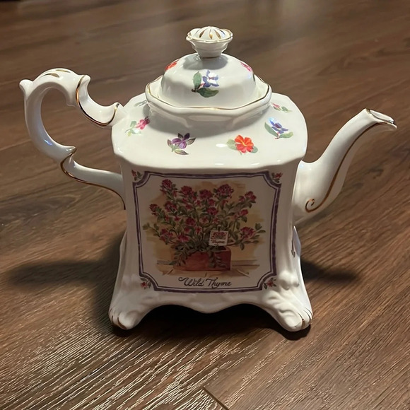 Vintage Crown Dorset Tea Pot Carriage Style Staffordshire England African Violet - Picture 5 of 10